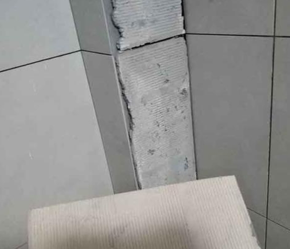 大石桥瓷砖空鼓维修公司分享下厨房瓷砖脱落的补救措施。